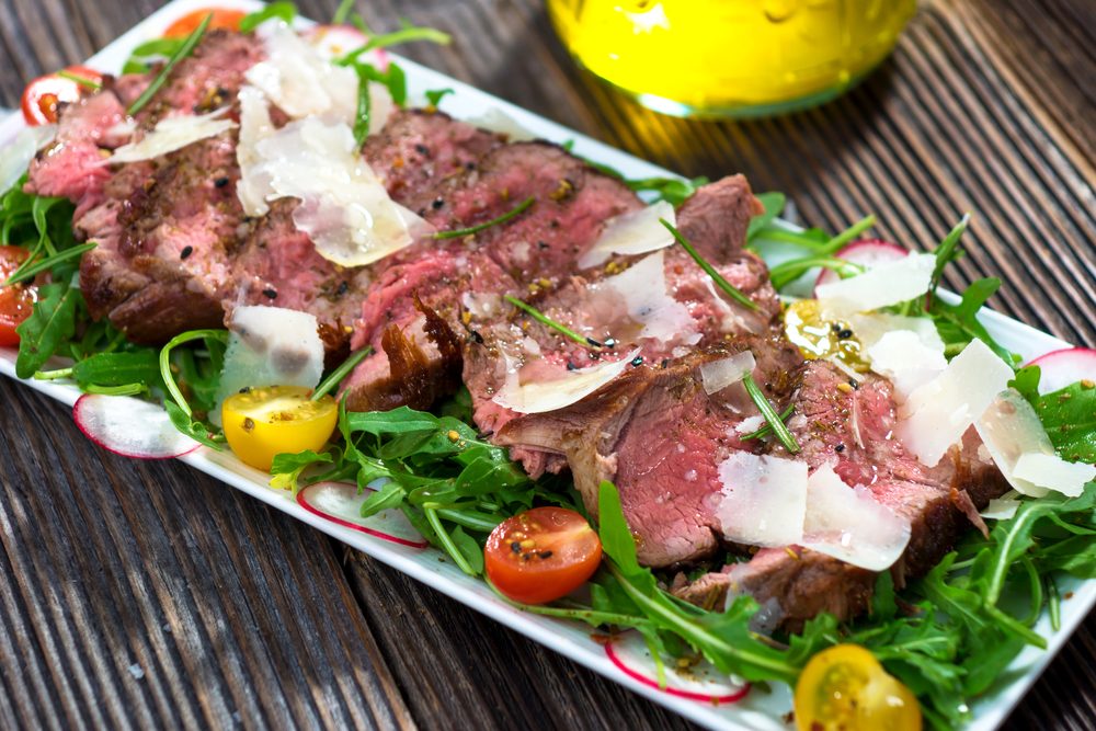 Tagliata: Receta y Maridaje de Vino Perfecto para una Cena Especial