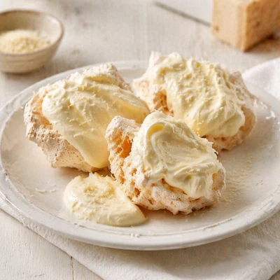 Best Wine Pairing for Meringues Double Crème de Gruyère