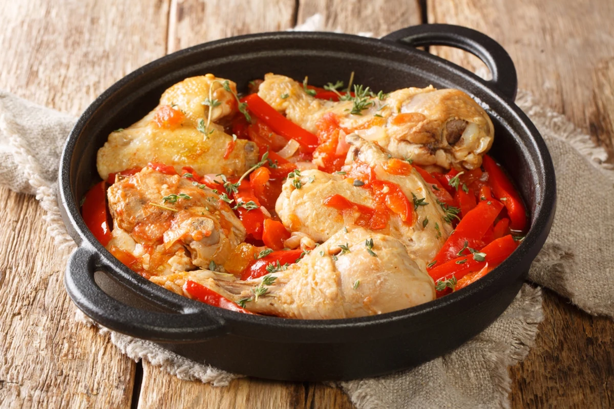 Vinmatchning till Poulet Basquaise: bästa vinrekommendationerna