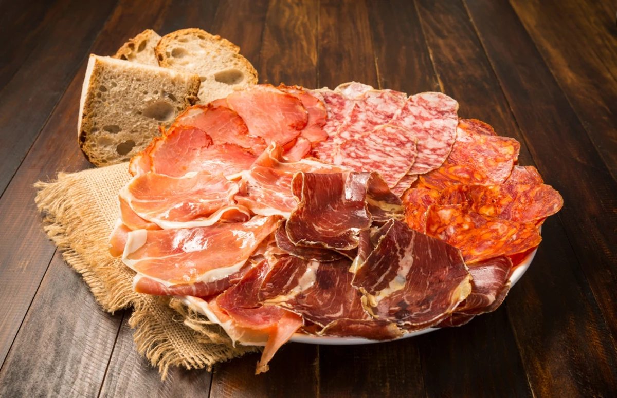 Tabla de Embutidos: Recept & Vinmatchning för Svensk Matglädje
