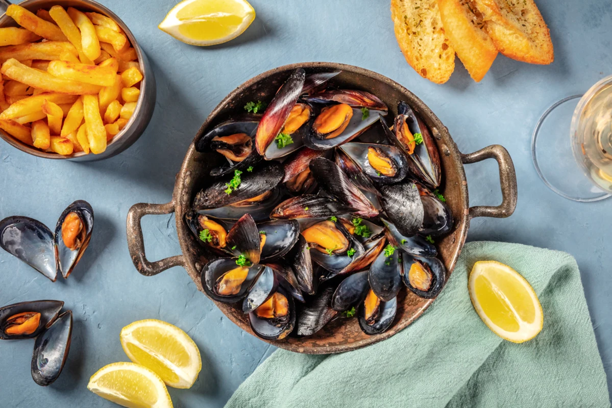 Recette moules frites : quel vin boire avec ce grand classique ?