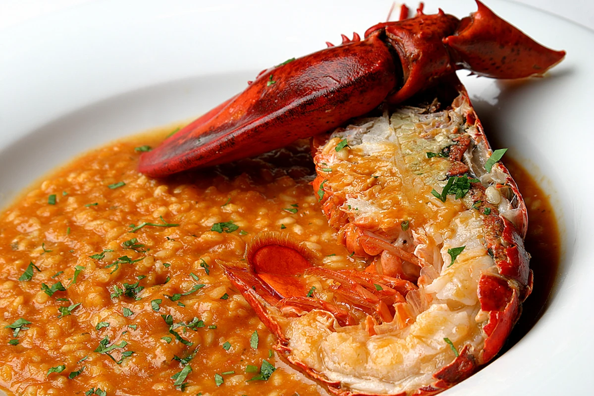 Risotto med Hummer: ricetta gourmet e abbinamento vino perfetto