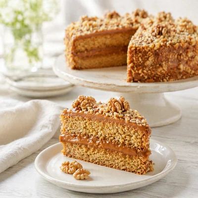 Best Wine Pairing for Sponge Cake with Dulce de Leche and Walnuts