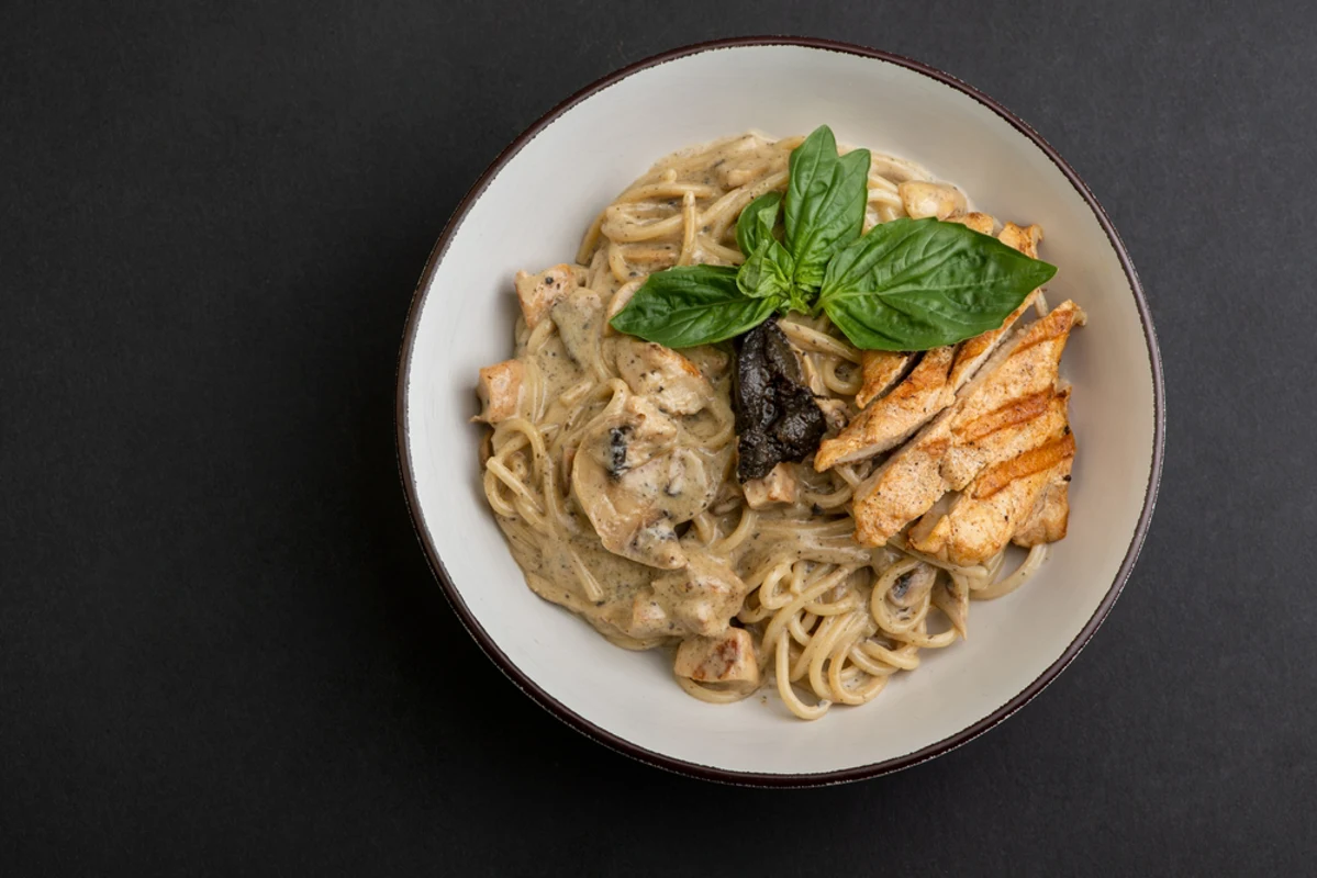 Wein zu Spaghetti med Kyckling, Tryffel och Svampsås: Perfekte Pairings