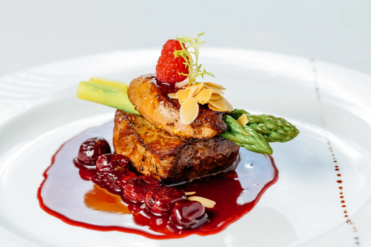 Pulled beef: de beste wijn bij Biff med Foie Gras, Körsbärssås och Sparris