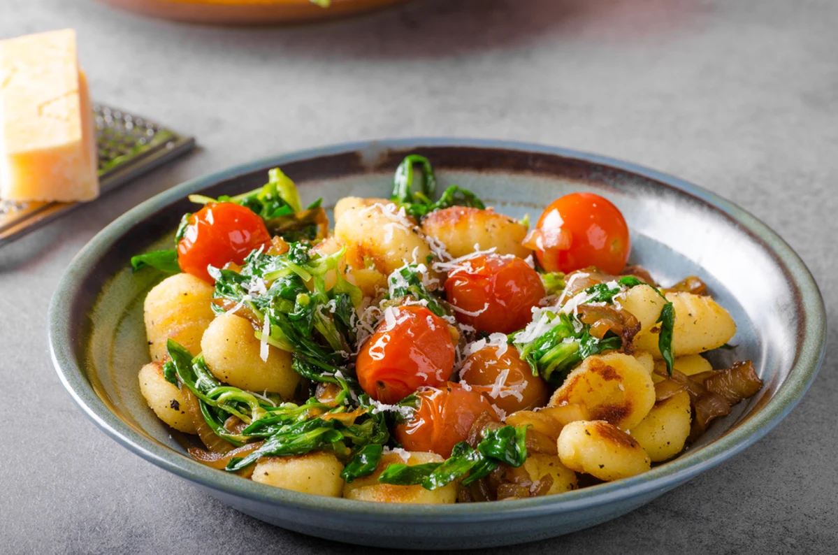 Gnocchi con pomodori confit, spinaci e vino: abbinamenti perfetti