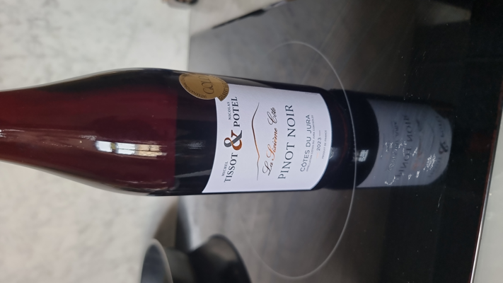 La Sixième Côte Pinot Noir