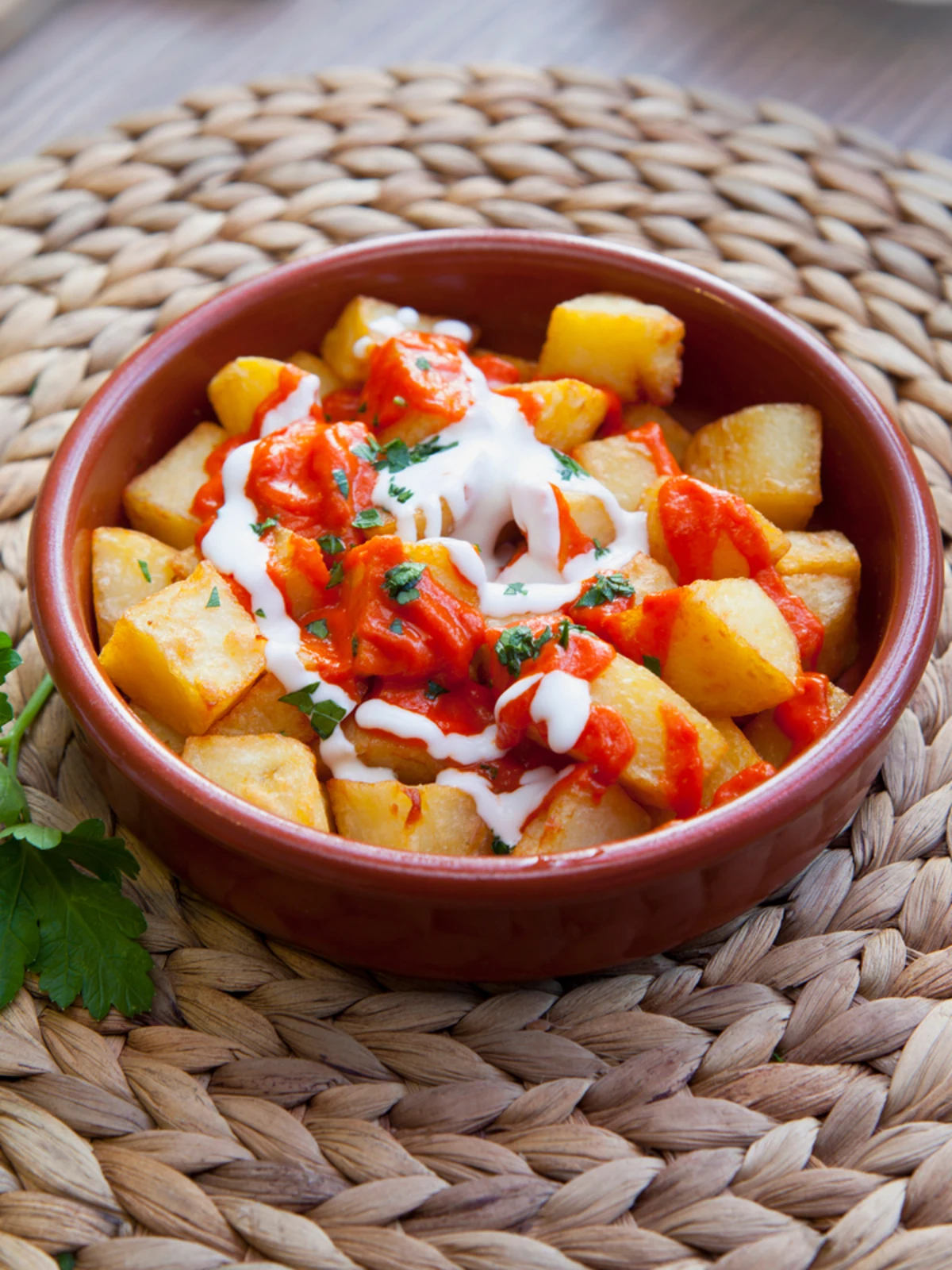 Wein zu Patatas bravas: Die besten Pairings mit Cava und Riesling